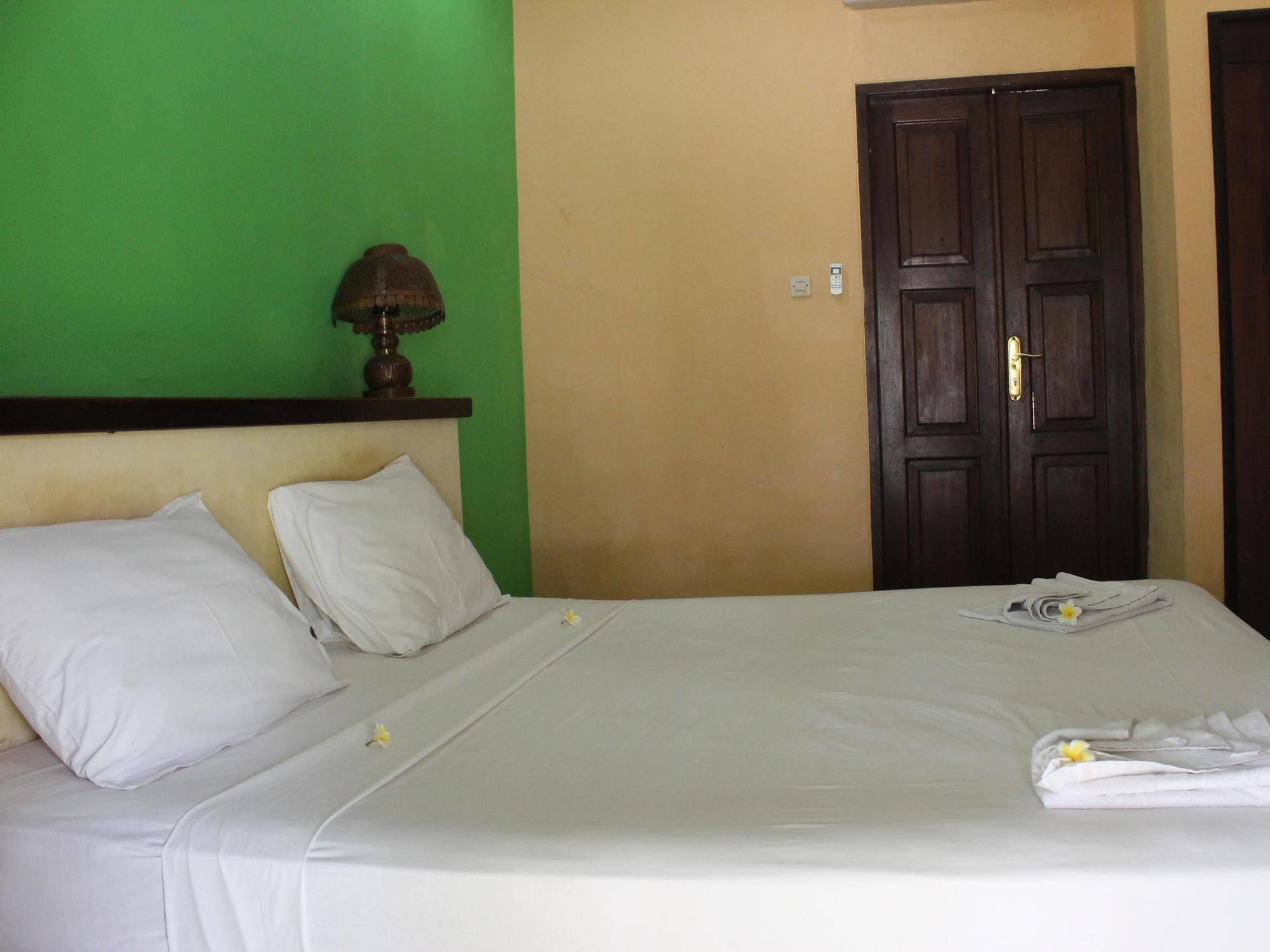 Tastura Beach Hotel Kuta  ภายนอก รูปภาพ