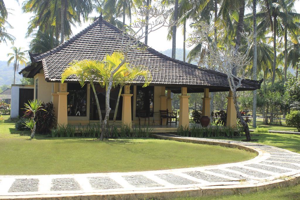 Tastura Beach Hotel Kuta  ภายนอก รูปภาพ